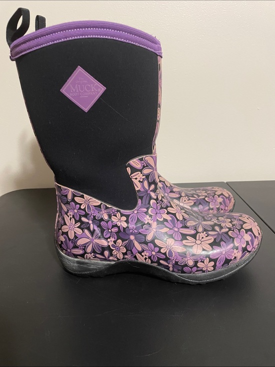 Muck Boots Shoes - MUCK Boot Company Purple Floral Mid-Calf Rain Boots Size 7
